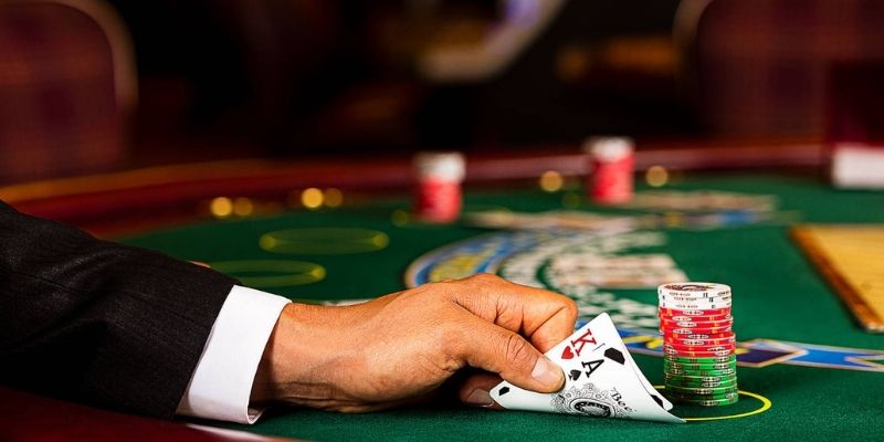 Áp dụng kỹ thuật đếm bài để nắm bắt cơ hội